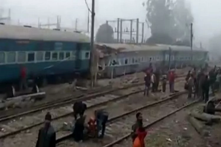 Hindistan'da tren kazası: 26 ölü