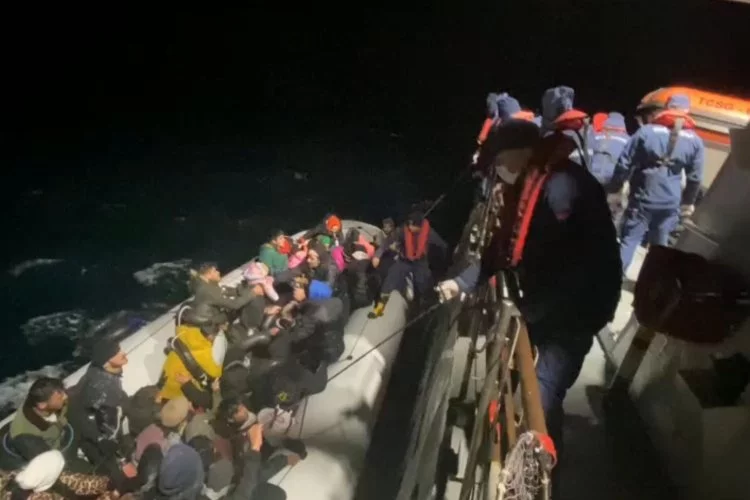 55 düzensiz göçmen İl Göç İdaresi’ne teslim edildi