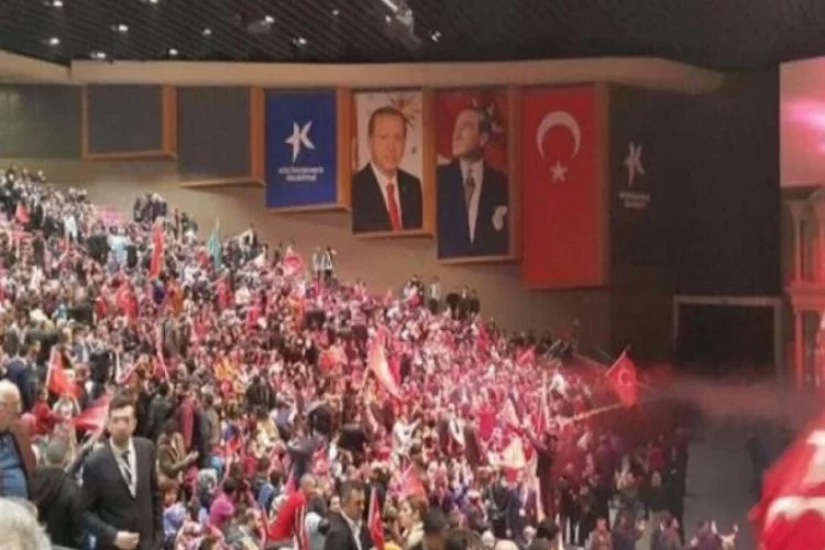 MHP gecesinde 'Erdoğan posteri' rahatsız etti!