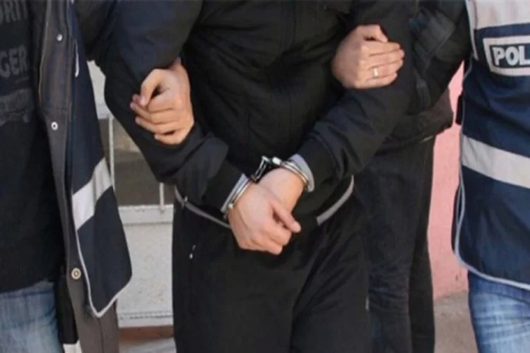 Bursa'da cezaevine telefon sokmaya çalışan avukat tutuklandı