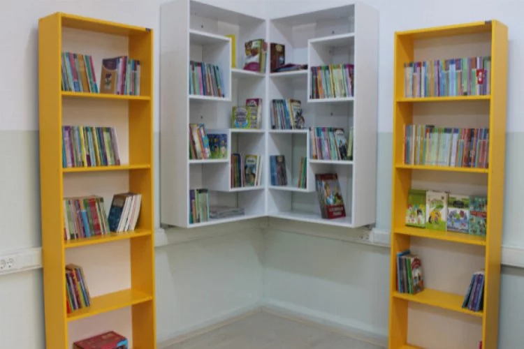 Bursa'da UEDAŞ'tan köy okullarına kütüphane