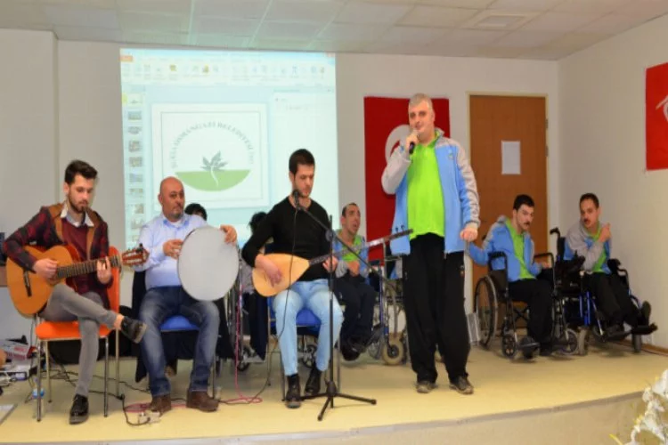 Bursa'da engellilerden huzur evinde konser!