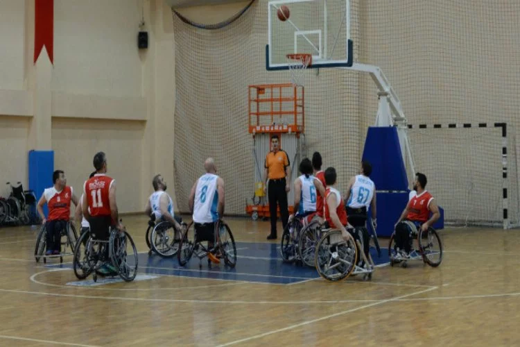 Bursa Osmangazili basketbolcular engel tanımıyor