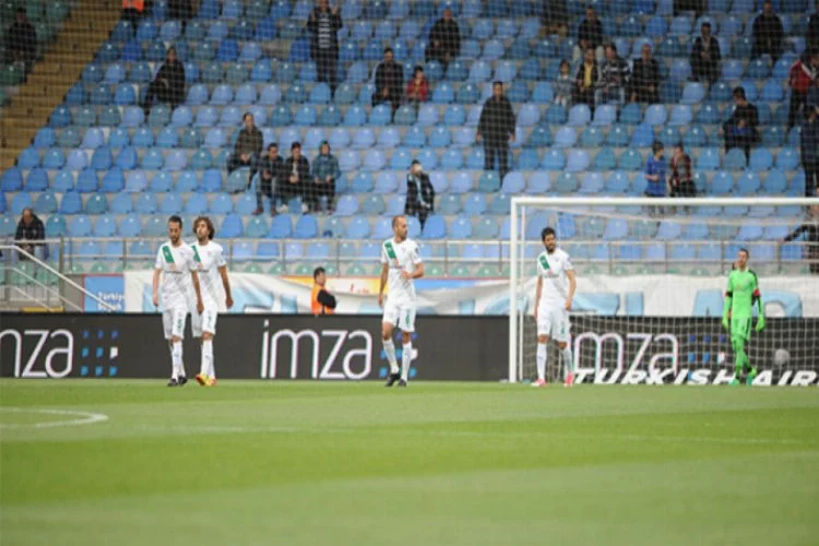 Bursaspor'da yenilgilerin faturası futbolculara kesildi