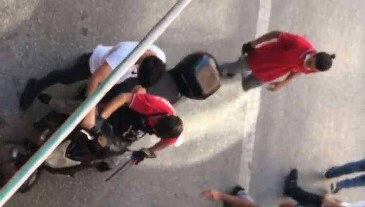 Bursa'da esnaf kavgası! 17 yaşındaki gence pala isabet etti