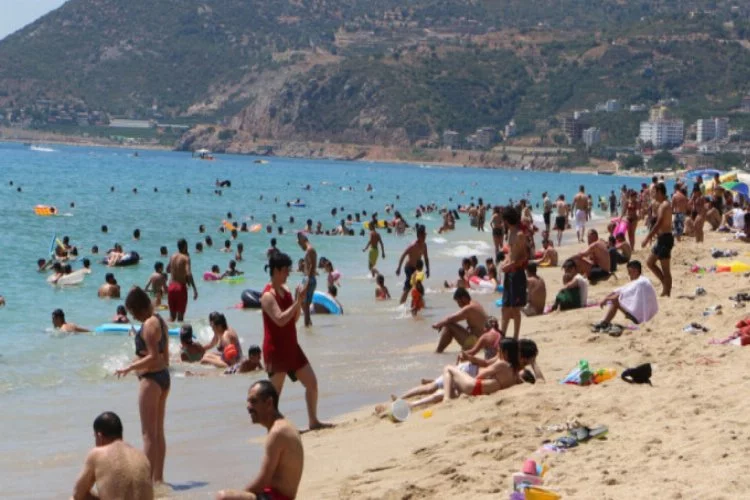 Antalya plajlarında bayram bereketi