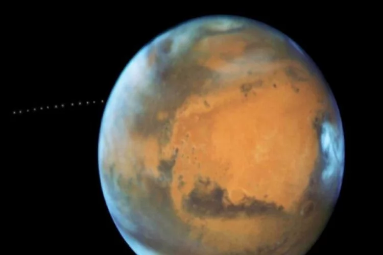 Hubble teleskobu Mars'ın uydusu Phobos'u görüntüledi