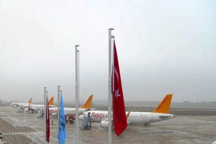 6 uçak sis nedeniyle Yenişehir'e indi