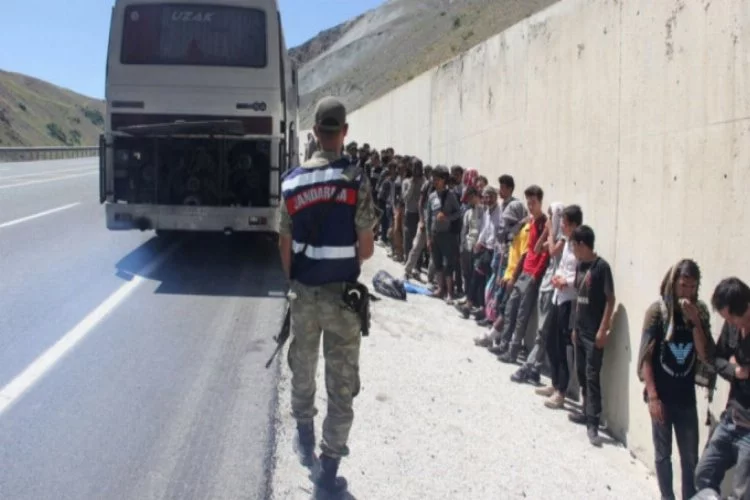Erzincan ve Ağrı'da göçmen operasyonu