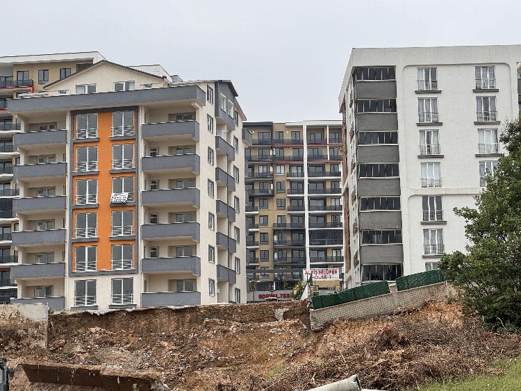 Bursa'da temel kazısı sırasında istinat duvarı çöktü - Bursa Hayat Gazetesi-3
