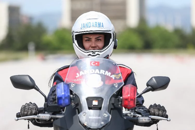 Jandarmanın tek kadın motosiklet sürücü eğitmeni Bursa'da