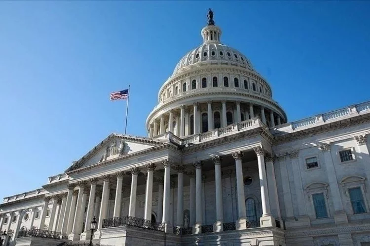 ABD Kongresi'nde takma kirpik kavgası!