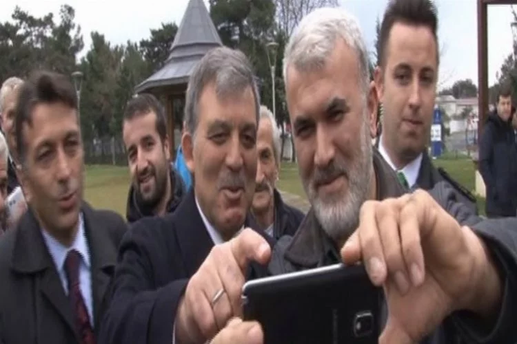 Abdullah Gül'den selfie keyfi