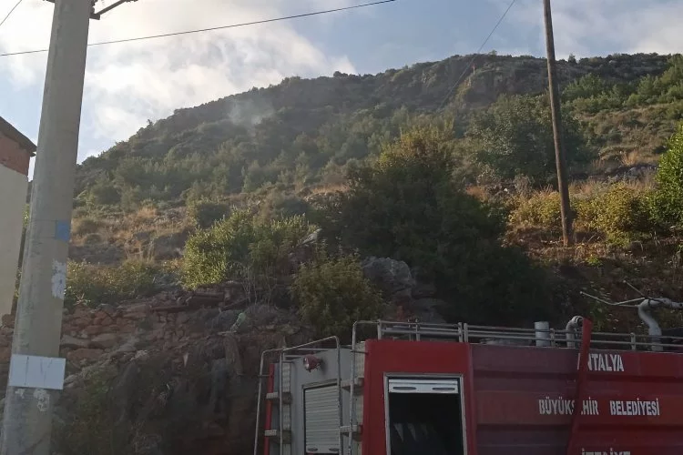 Alanya'da orman yangını: 2 hektarlık alan yandı!