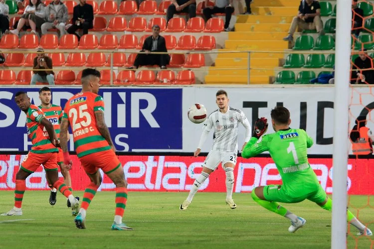 Alanyaspor ve Beşiktaş puanları paylaştı!