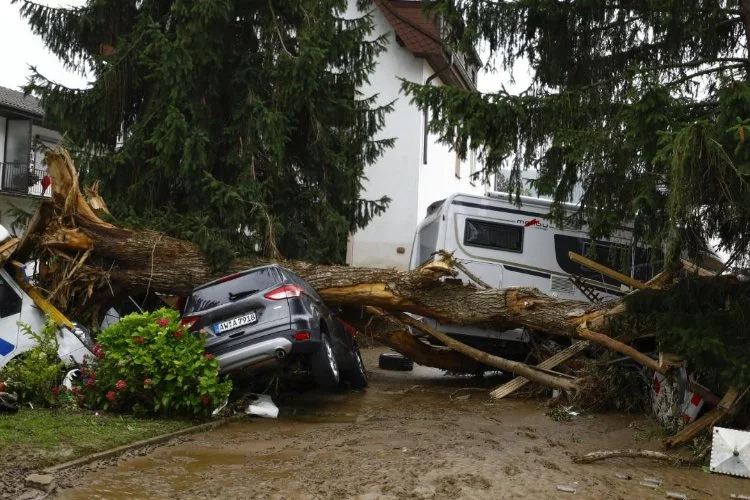 Almanya’da şiddetli yağışlar sel ve su baskınlarına neden oldu