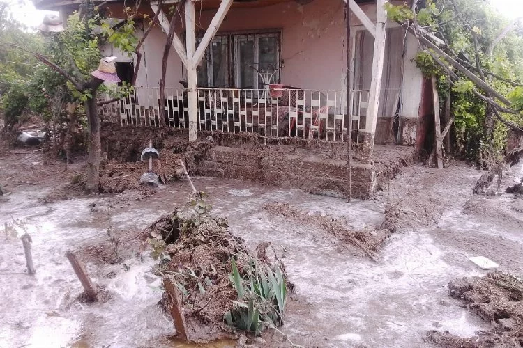 Ankara'da şiddetli yağış! Evini su basan vatandaş dert yandı