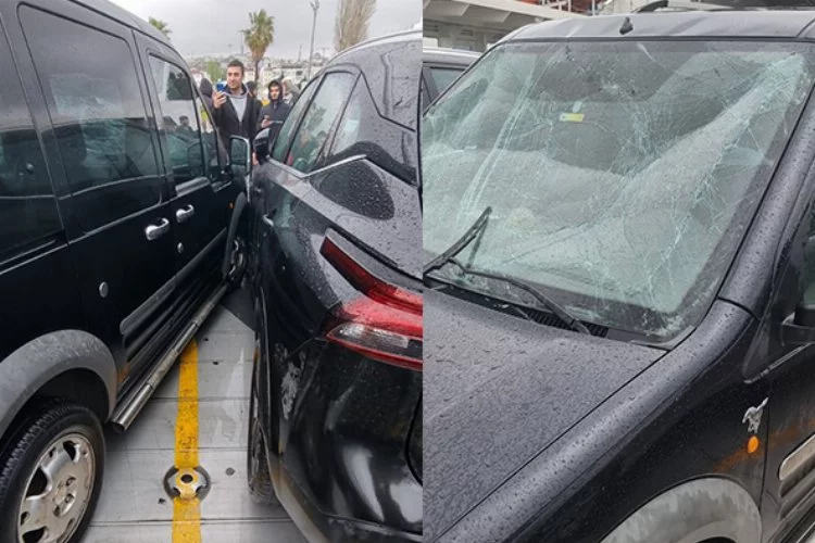 Arabalı vapurda dalgalar araçların camının kırılmasına neden oldu