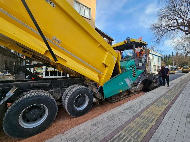 Osmangazi Belediyesi, asfalt çalışmalarına hız verdi! -Bursa Hayat Gazetesi -3