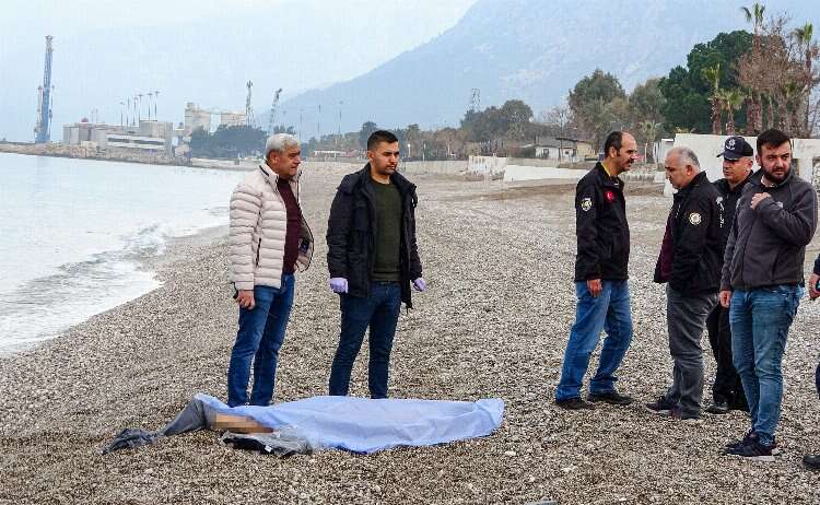 Konyaaltı sahilinde erkek cesedi bulundu!-Bursa Hayat Gazetesi-3