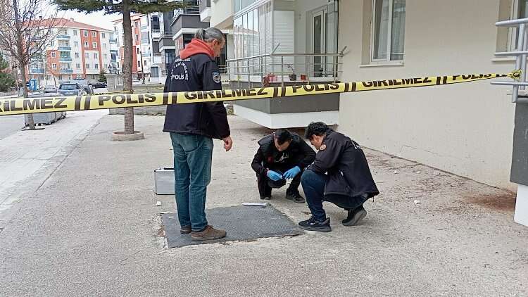 Çorum'da 5. kattan düşerek ağır yaralandı!-Bursa Hayat Gazetesi-2