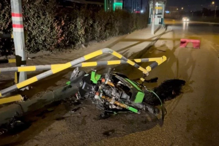 Bursa'da kaza: Lüks motosiklet hurdaya döndü
