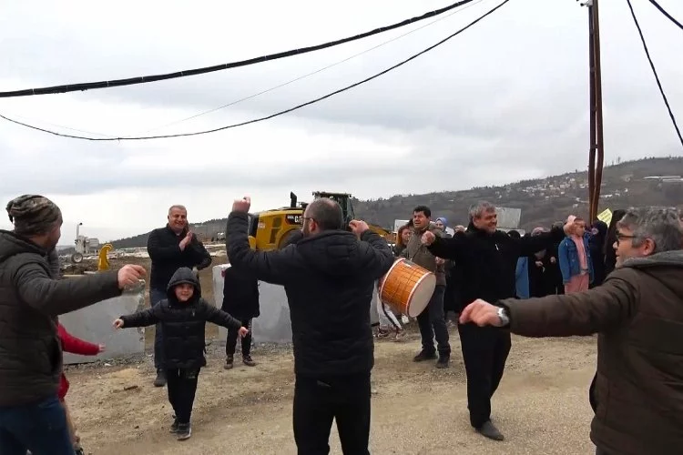 Bursa'da o köyün sakinleri mücadeleyi kazandı: Davullu zurnalı kutlama!