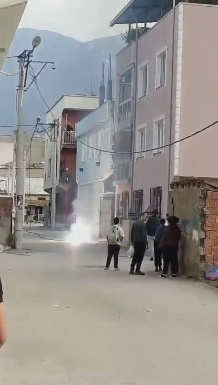 Bursa'da kopan elektrik kablosu mahallede panik yarattı!-Bursa Hayat Gazetesi-2