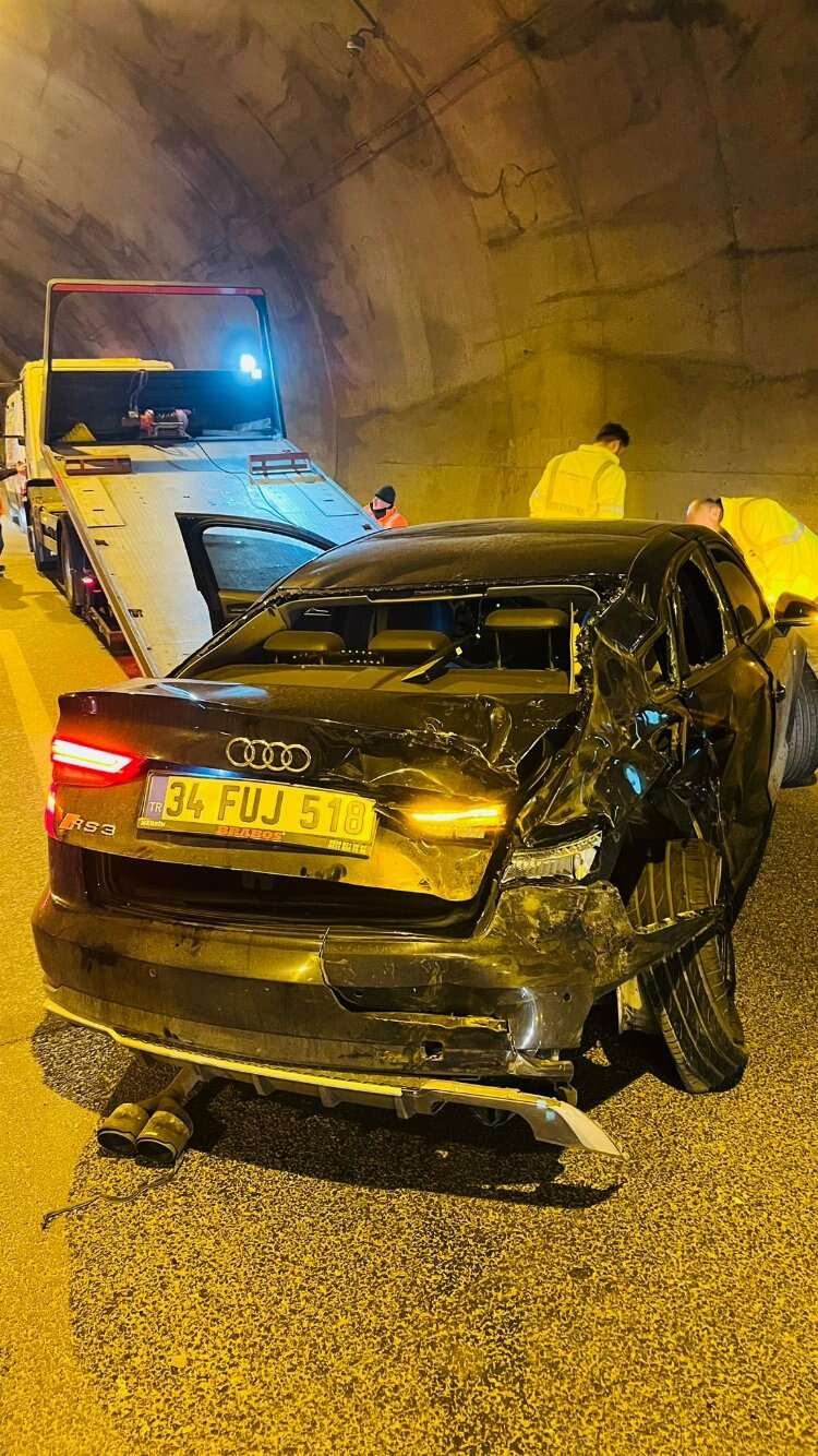 Hakim ve savcıları taşıyordu: Servis minibüsü kaza yaptı!-Bursa Hayat Gazetesi-3
