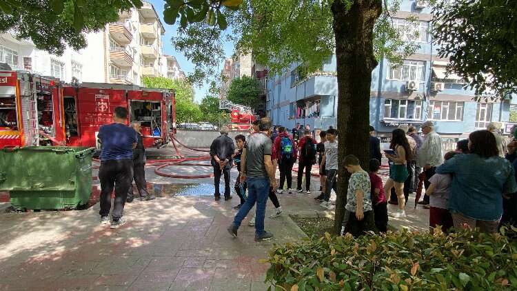 8 katlı binanın bahçesinde korkutan yangın!-Bursa Hayat Gazetesi-2