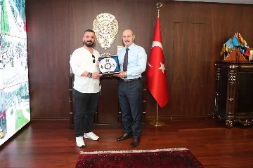 Bursa'da çay içerken şüpheliyi yakalamıştı: Emniyet Müdürü'nden ödül!