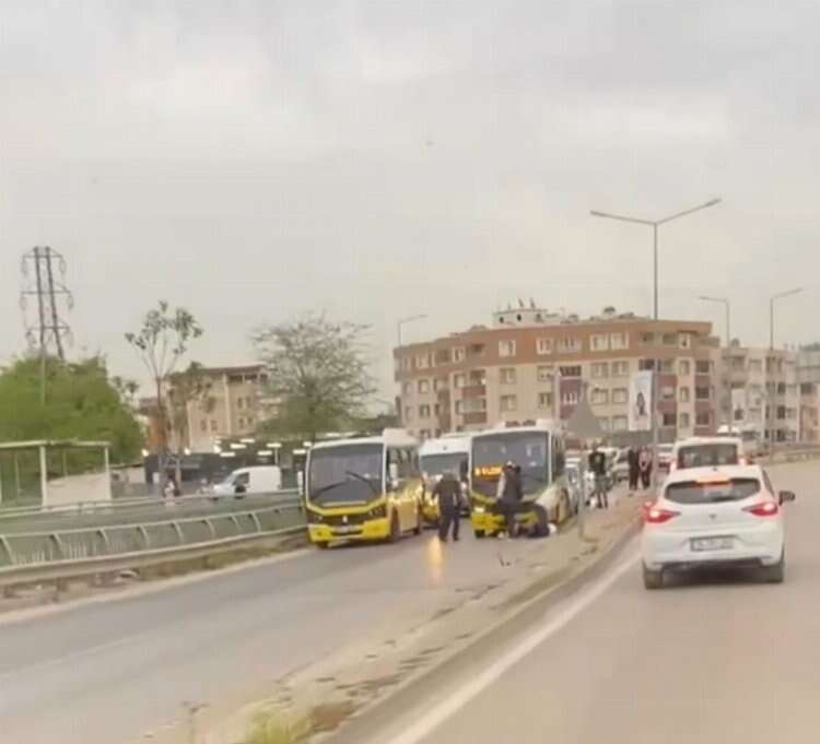 Bursa'da minibüs şoförleri birbirine girdi!  Bursa Hayat Gazetesi -2