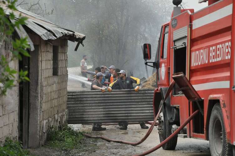 Bolu'da panik yaratan yangın: Gözü gibi baktığı oğlağı öldü sandı!-Bursa Hayat Gazetesi-4