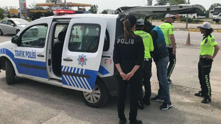 Edirne'de minibüs şoförü alkollü çıktı!-Bursa Hayat Gazetesi-2