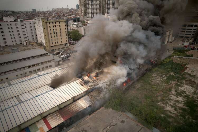Esenyurt'ta fabrika yangını: Müdahale sürüyor!-Bursa Hayat Gazetesi-2