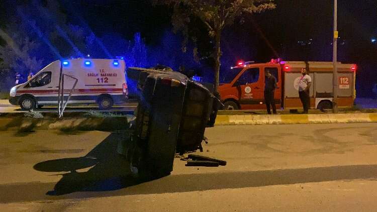 Adıyaman'da feci kaza: Refüje çarpıp karşı şeride geçti!-Bursa Hayat Gazetesi-2