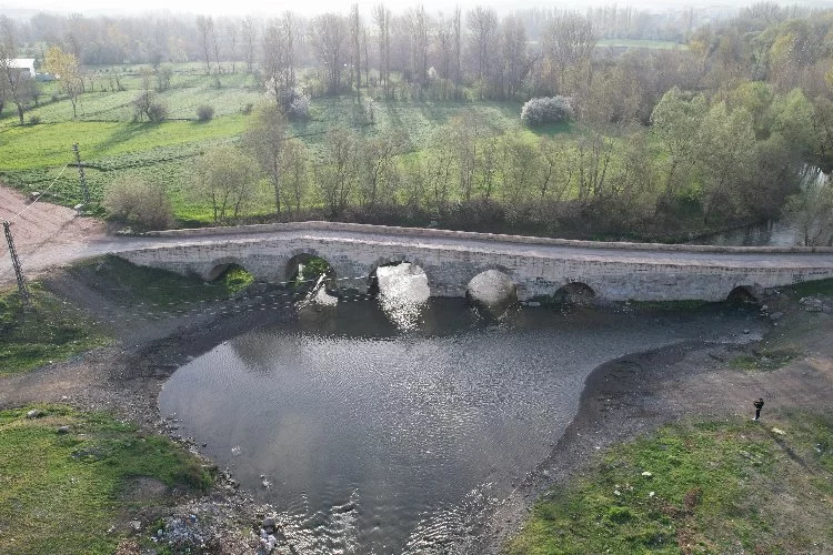 Tokat sallandı: 2 bin yıllık köprüde hasar yok!