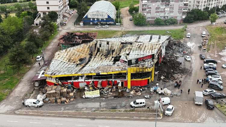Kocaeli'nde market yangını: Hasar havadan görüntülendi!-Bursa Hayat Gazetesi-2