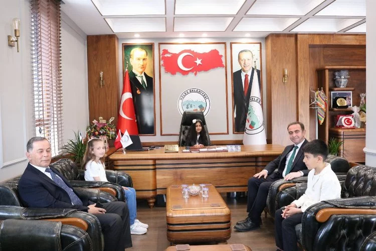 Bursa'da Başkan Doğru 23 Nisan’da koltuğu çocuklara devretti