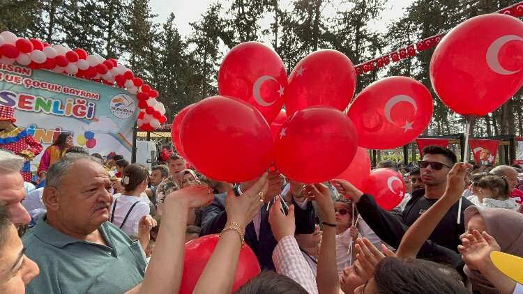 Depremzede çocuklar, 23 Nisan'ı coşkuyla kutladılar!-Bursa Hayat Gazetesi-3