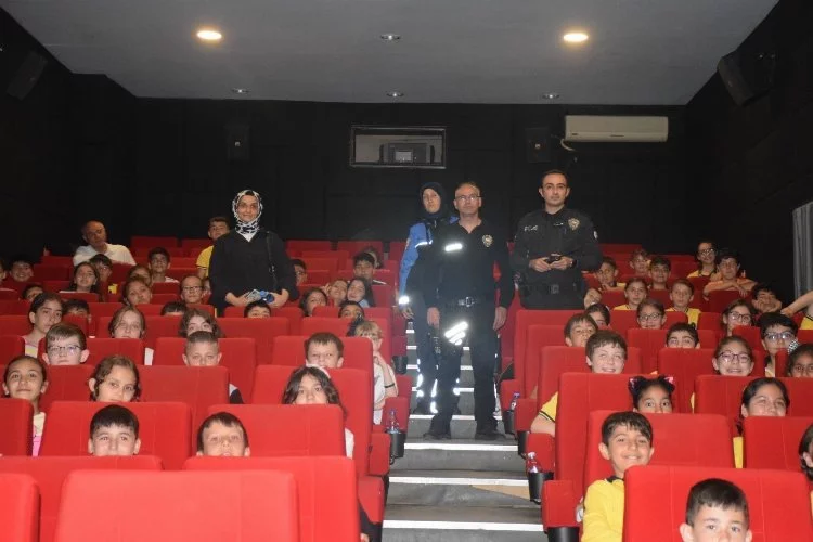Bursa'da çocuklar siber konulu animasyon filmi izledi
