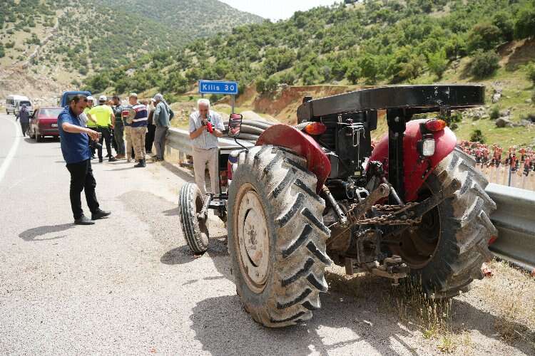 Kilis'te 2 ayrı traktör kazası: 8 yaralı!-Bursa Hayat Gazetesi-2