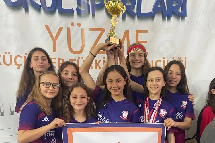 Bursa'nın kızları yüzmede Türkiye Şampiyonu