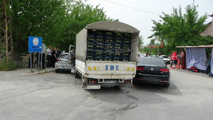 Dört araç birbirine girdi: 1 yaralı!-Bursa Hayat Gazetesi-2