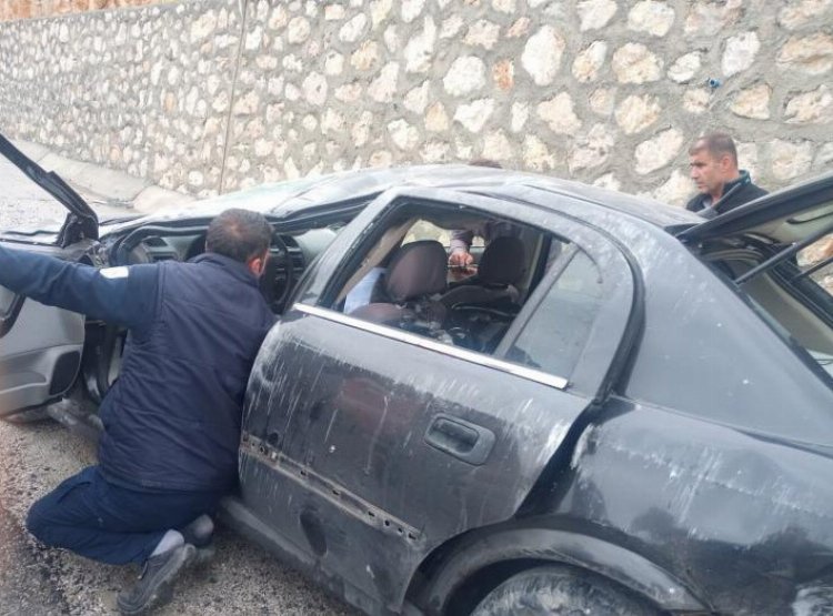 Kontrolden çıkan araç duvara çarptı: 4 yaralı!-Bursa Hayat Gazetesi-2