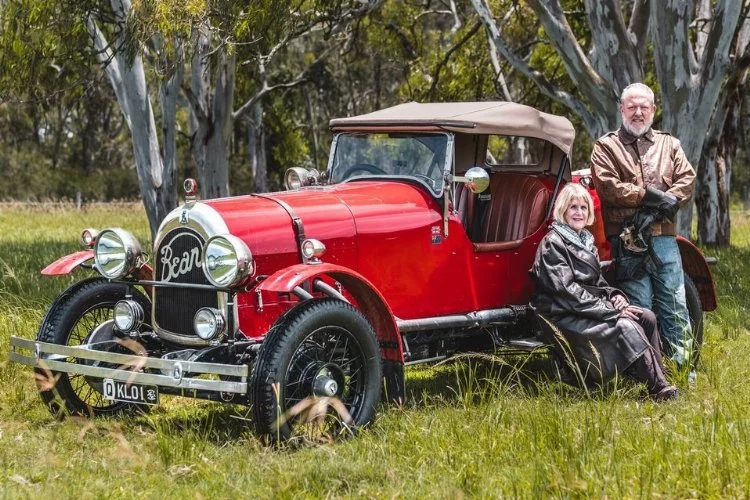İngiliz çift, 1924 model otomobille Türkiye’de ilgiyle karşılandı