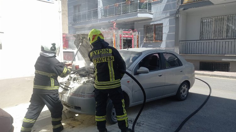Aydın'da park halindeki otomobilde yangın!-Bursa Hayat Gazetesi-2