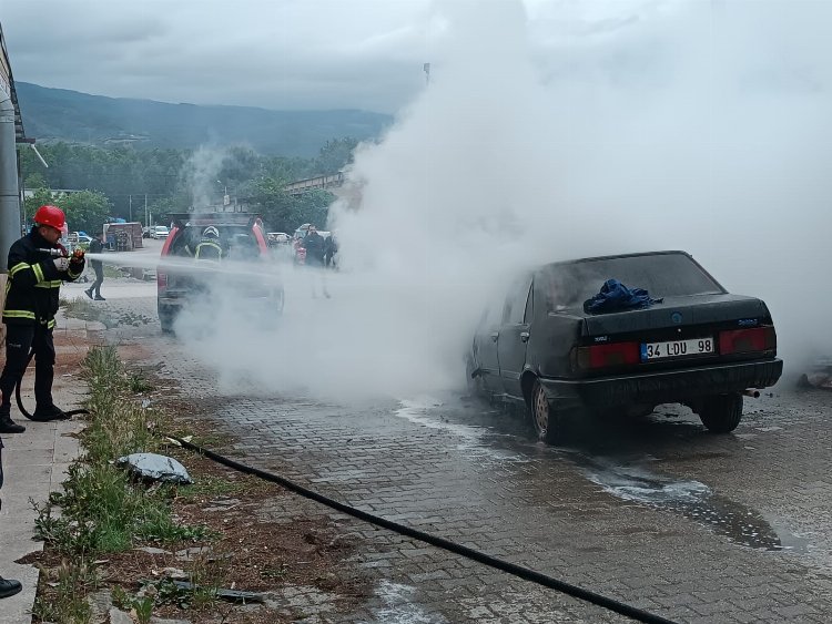 Tokat'ta otomobil alev alev yandı!-Bursa Hayat Gazetesi-2