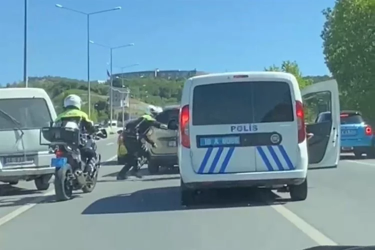 Bursa'da motosiklet sürücüsü trafiği birbirine kattı