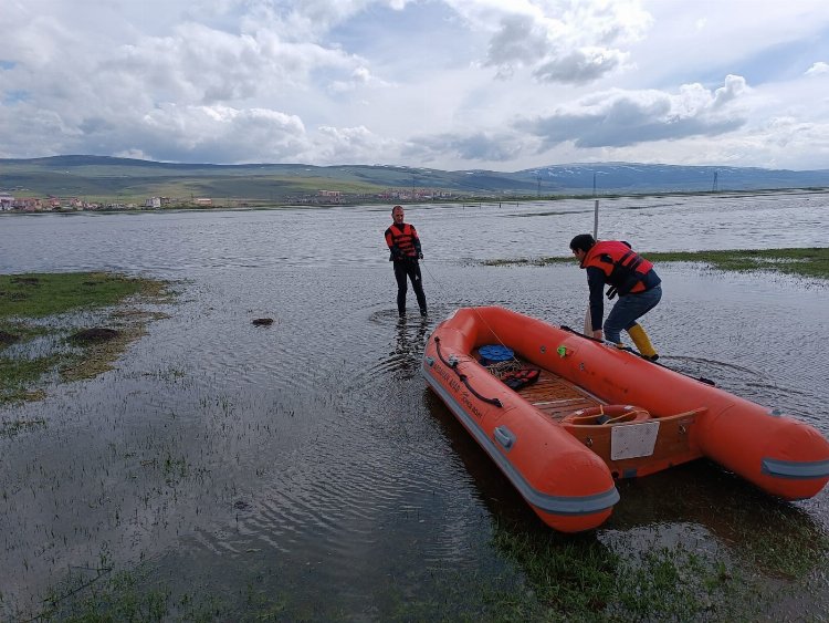 Taşan nehirde 2 vatandaş mahsur kaldı!-Bursa Hayat Gazetesi-2
